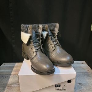 Moda Chics Grey 8.5 boots